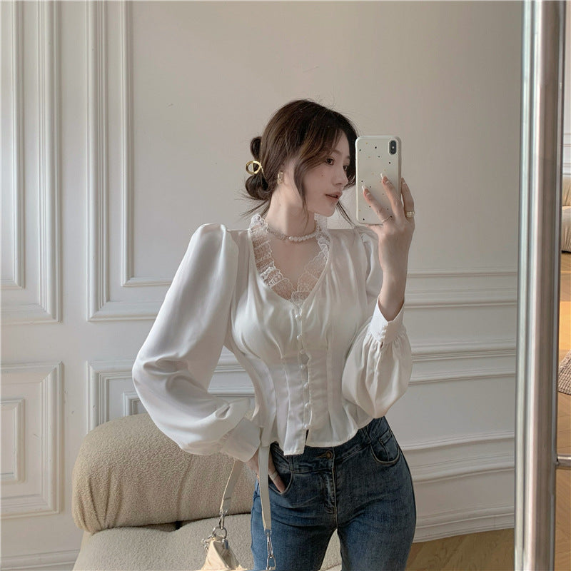 Top camisero blanco corto de manga larga con volantes de encaje para mujer