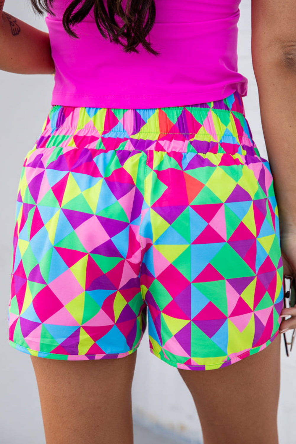 Short de sport taille haute géométrique multicolore