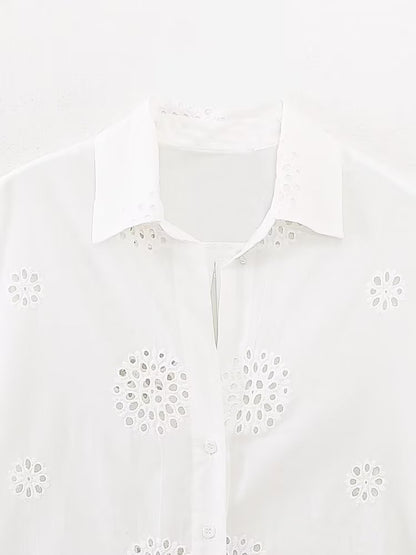 Camisa holgada de color liso con bordado de solapa para mujer