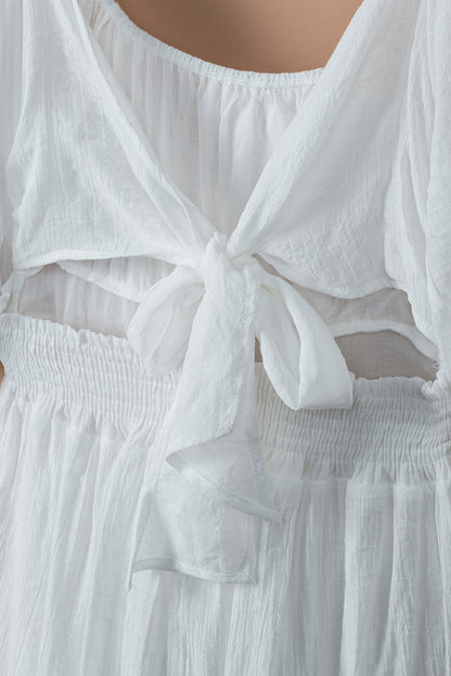 Mini-robe blanche à nœud papillon et col carré, taille haute à volants