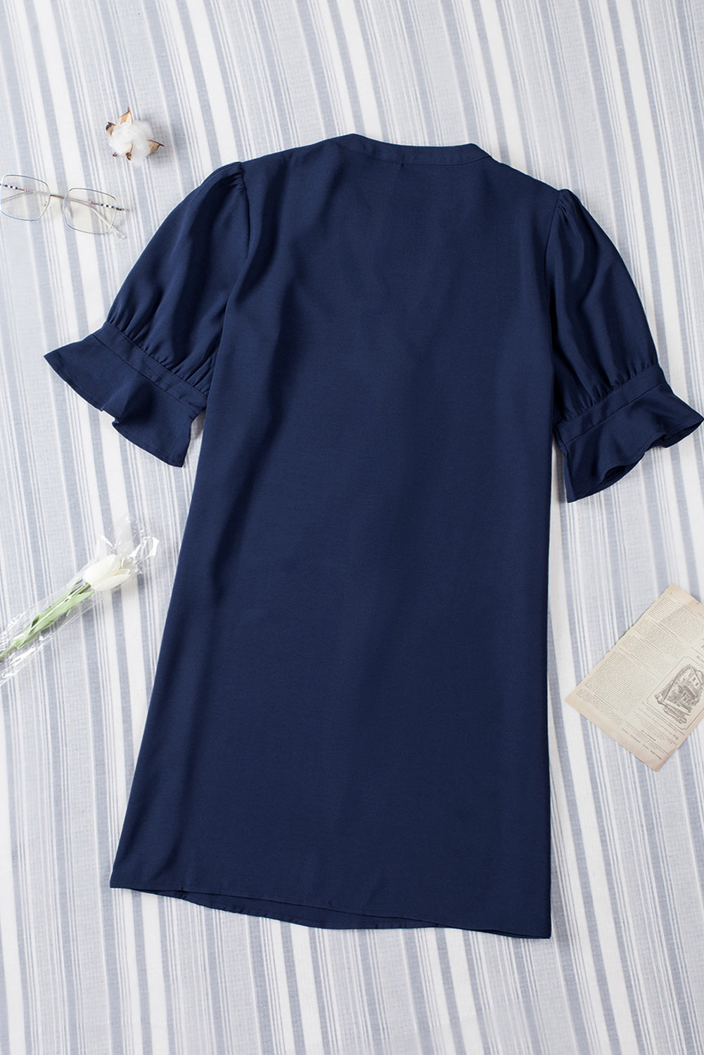 Vestido recto con mangas con volantes azul