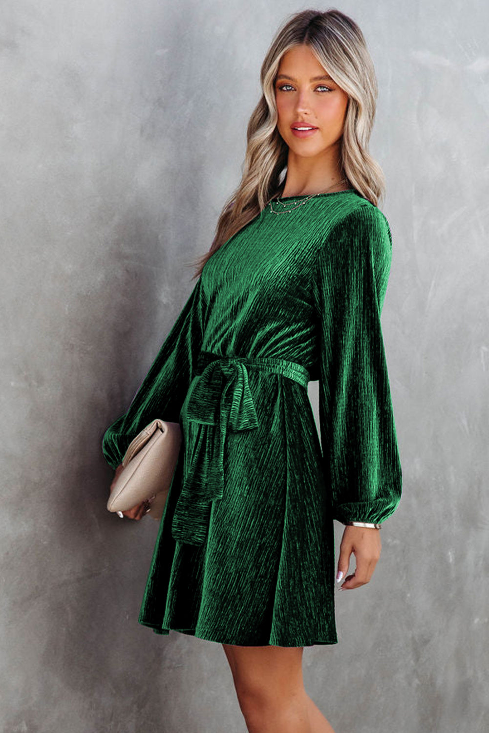 Vestido de terciopelo arrugado con cintura anudada verde