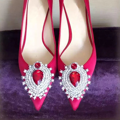 Zapatos de boda de satén y seda roja con tacón alto y punta puntiaguda de diamantes de imitación para mujer