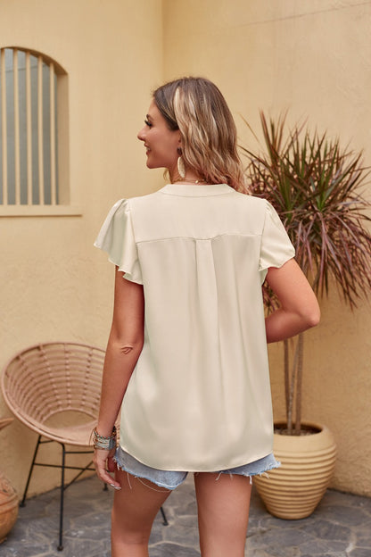 Blouse en satin à manches flottantes et col cranté