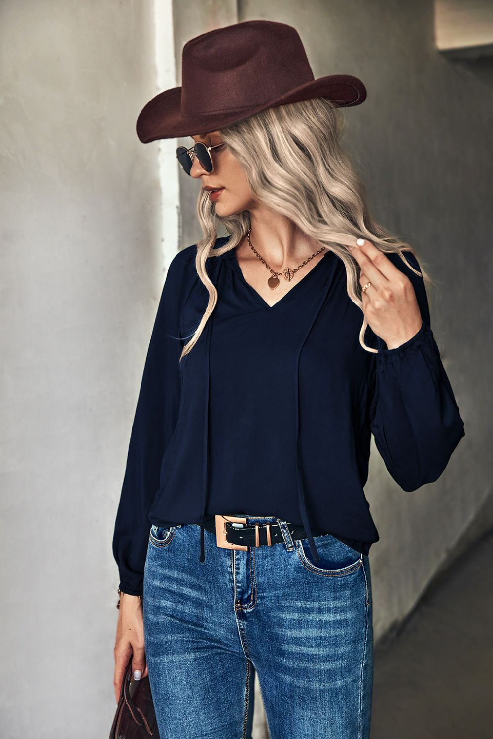 Blouse froncée à col noué