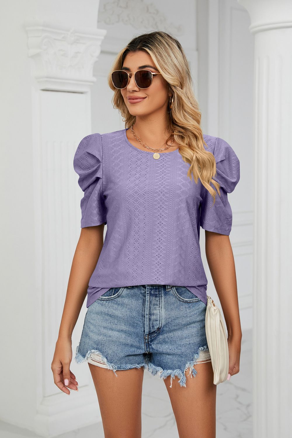 Blouse à col rond et manches bouffantes à œillets