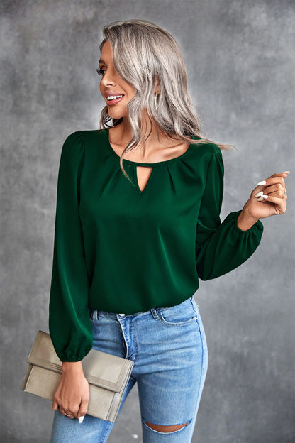 Blouse à manches bouffantes et découpes plissées