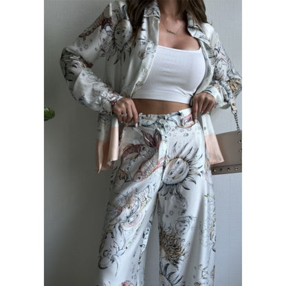 Conjunto de dos piezas con pantalón ancho y top de manga larga estampado