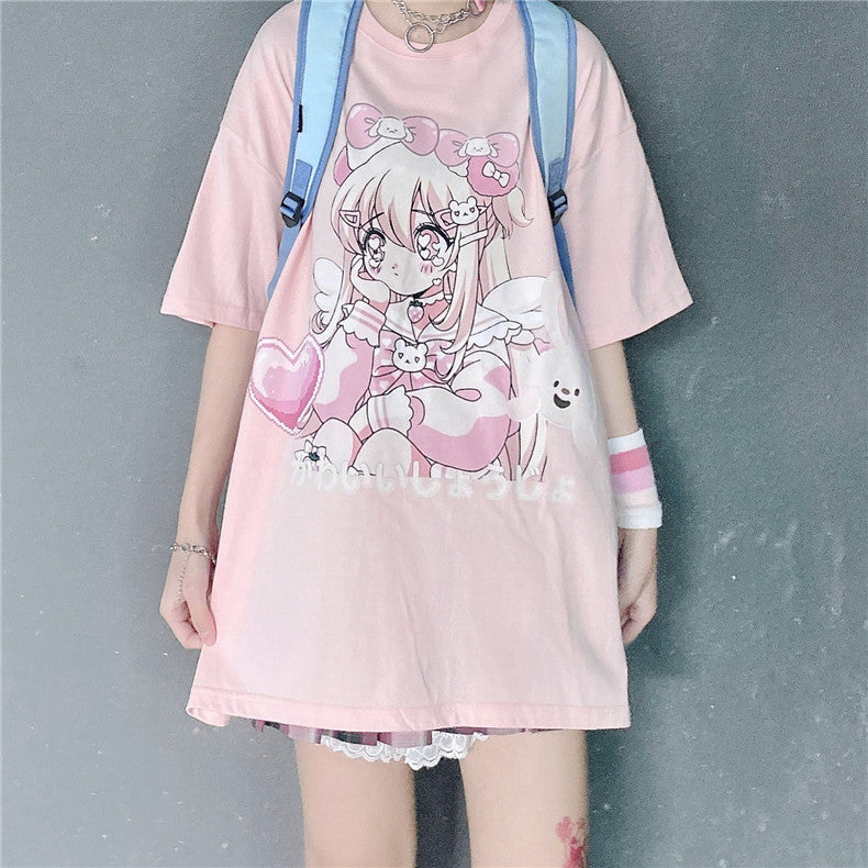 Chica suave holgada de manga corta con estampado femenino