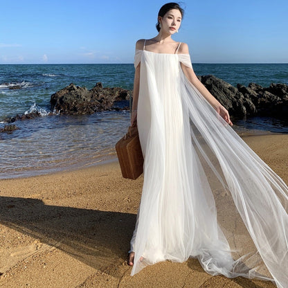 Vestido nupcial con tirantes finos y hombros descubiertos para vacaciones