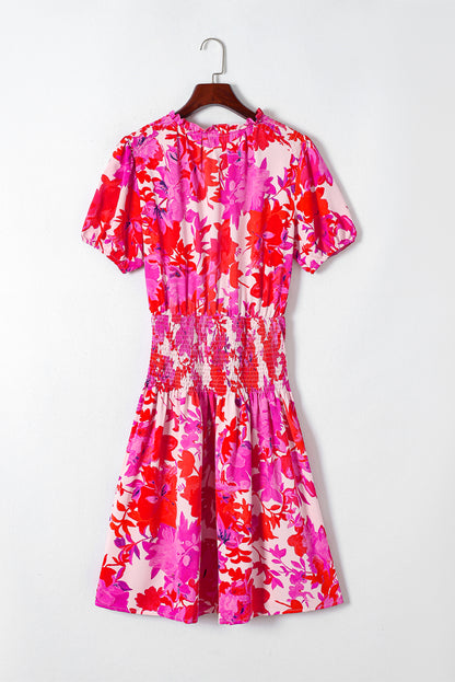 Robe évasée à manches bouffantes et taille smockée à fleurs roses