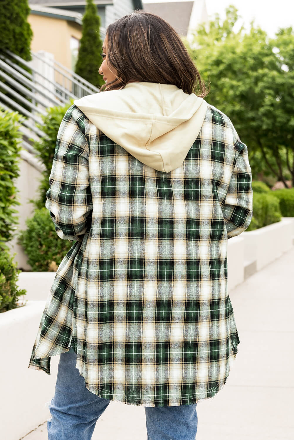 Chemise à Carreaux à Ourlet Incurvé Boutonnée sur le Devant de Grande Taille