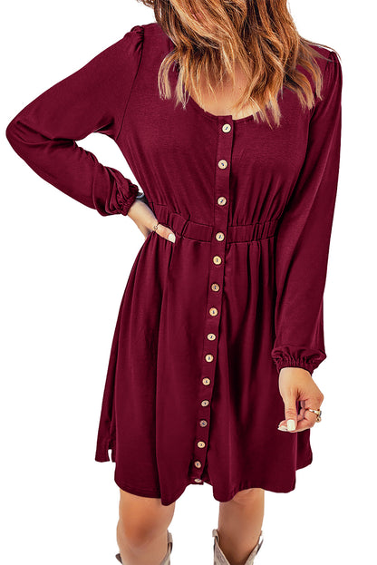 Robe rouge vif boutonnée à manches longues et taille haute