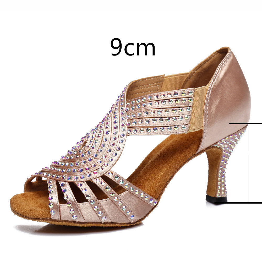 Zapatos de baile latino con diamantes de colores llamativos y tacón alto brillante con suela suave