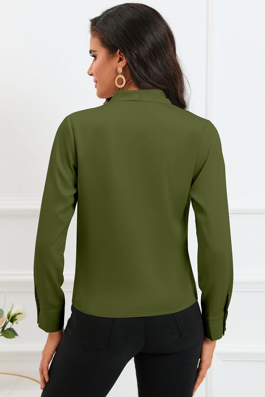 Blouse boutonnée à manches longues et col en V