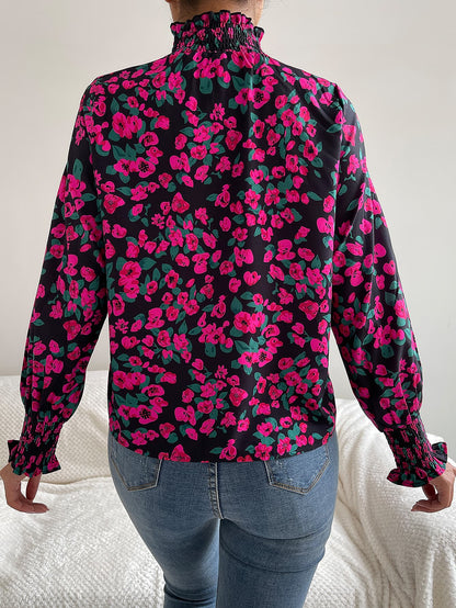 Blusa floral con cuello fruncido y volantes