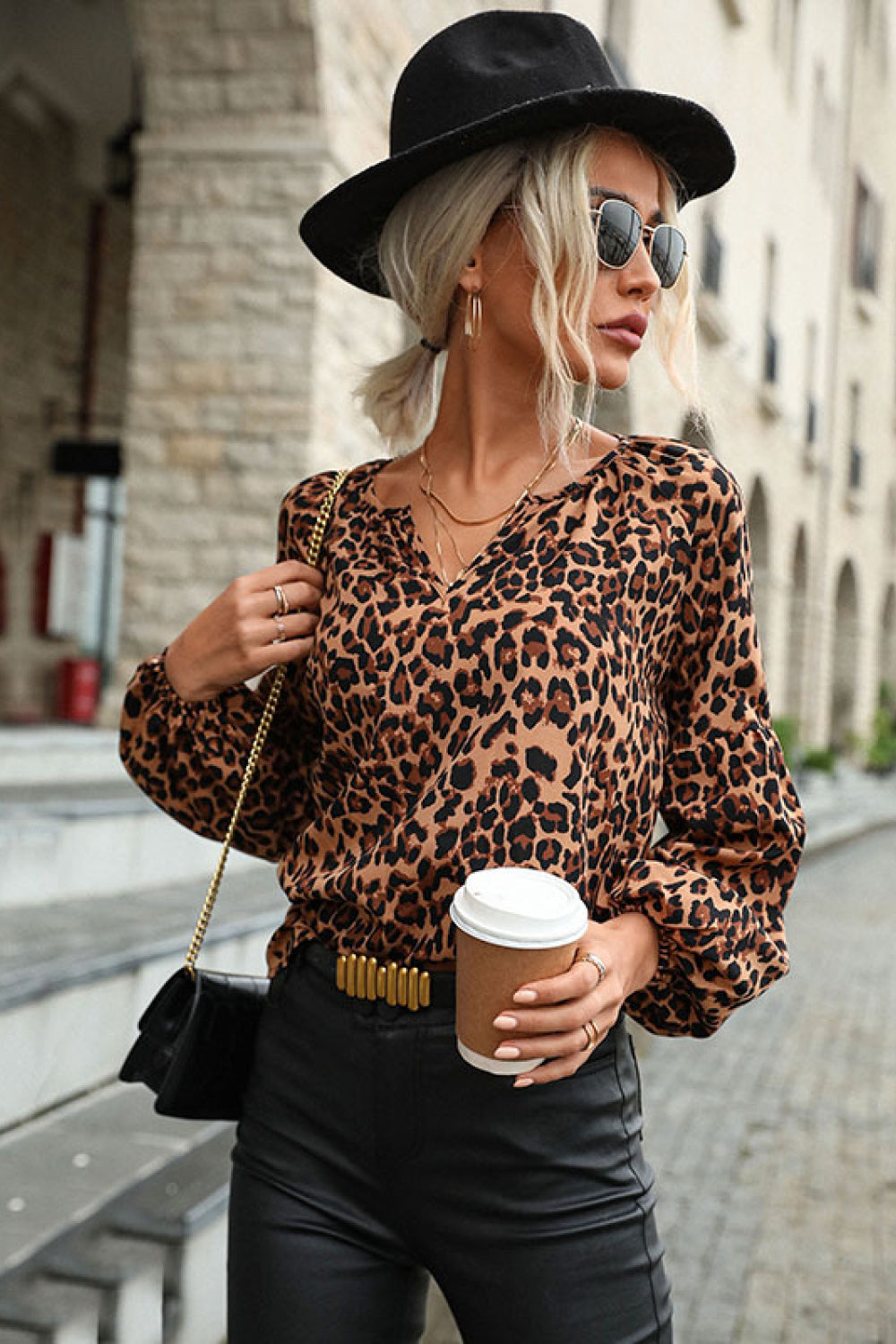 Blusa con mangas farol de leopardo