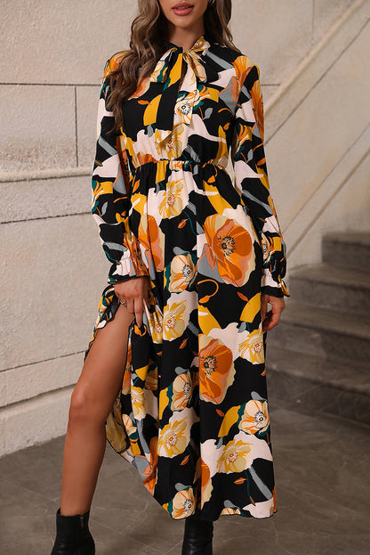 Vestido de manga larga con cuello anudado y estampado floral naranja