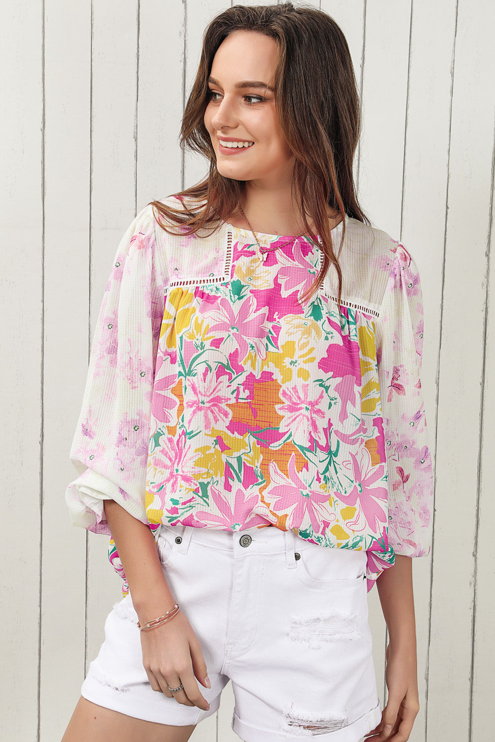 Blusa floral con cuello redondo y mangas con volantes de Double Take