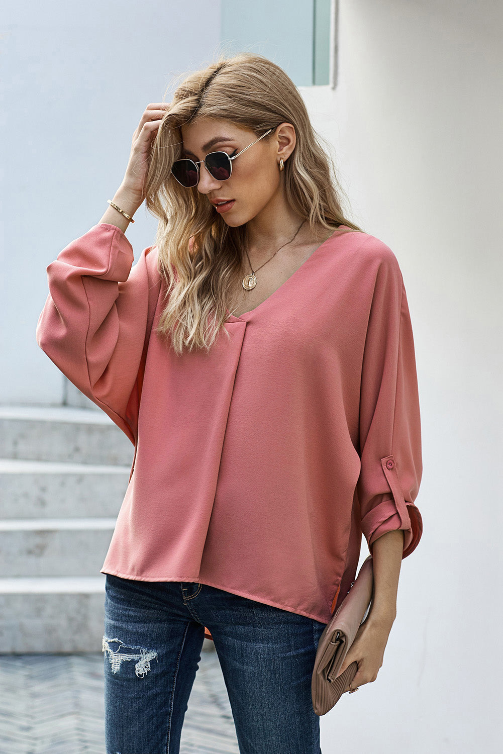 Blouse à col en V et manches retroussées