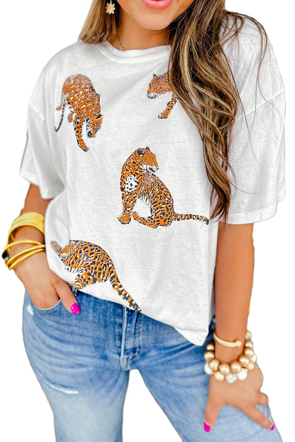 Camiseta casual con hombros caídos y estampado de leopardo blanca